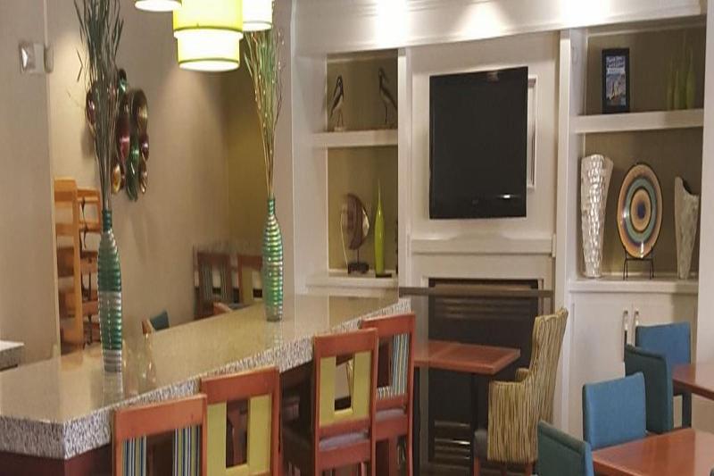 Holiday Inn Express & Suites Wilmington-University Center By Ihg Εξωτερικό φωτογραφία