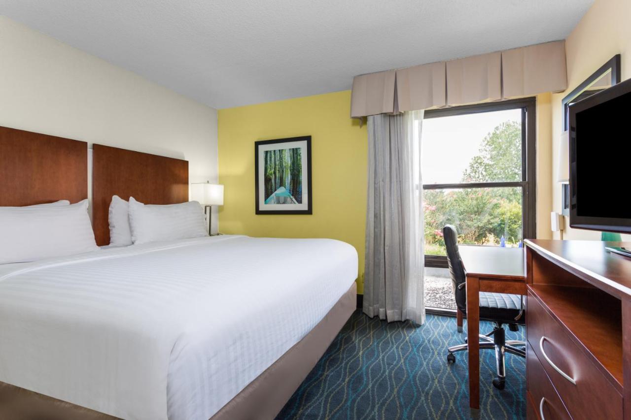 Holiday Inn Express & Suites Wilmington-University Center By Ihg Εξωτερικό φωτογραφία